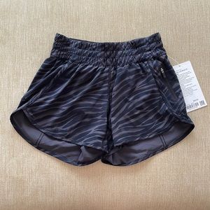Lululemon Tracker LR Short 4"
*Lined